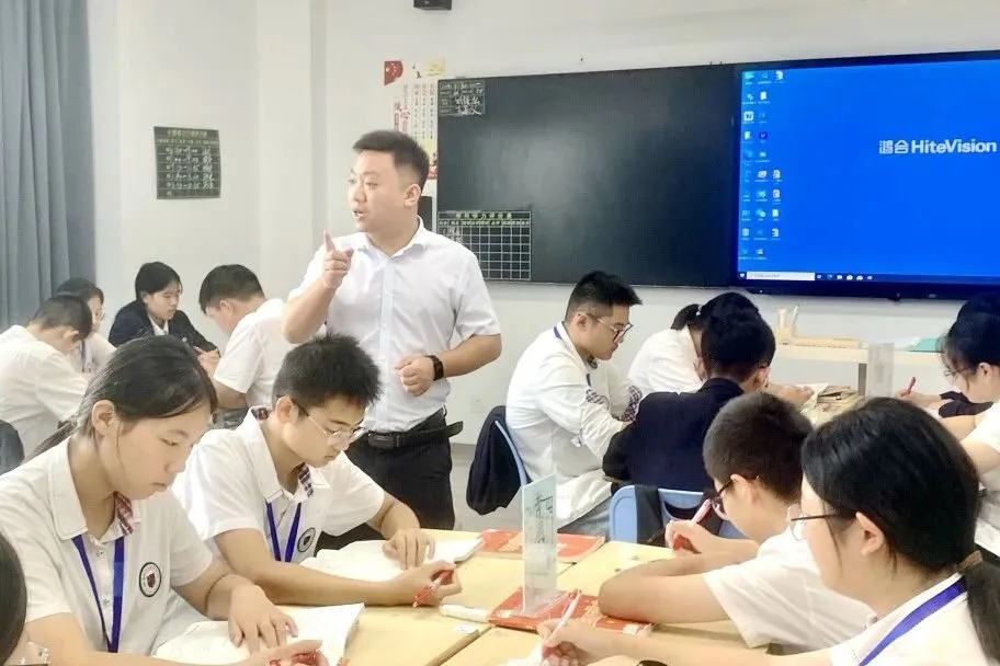 A teacher at Yancheng Foreign Language School working with a class